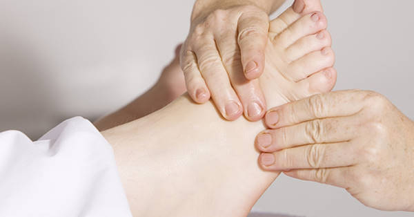 Riflessologia, è una forma di massaggio che, attraverso particolari stimoli e compressioni